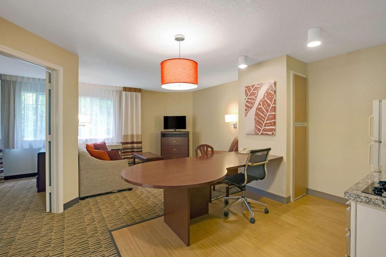 Mainstay Suites Detroit Farmington Hills Zewnętrze zdjęcie