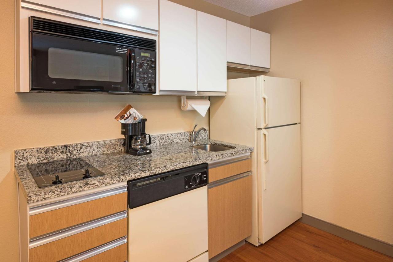 Mainstay Suites Detroit Farmington Hills Zewnętrze zdjęcie
