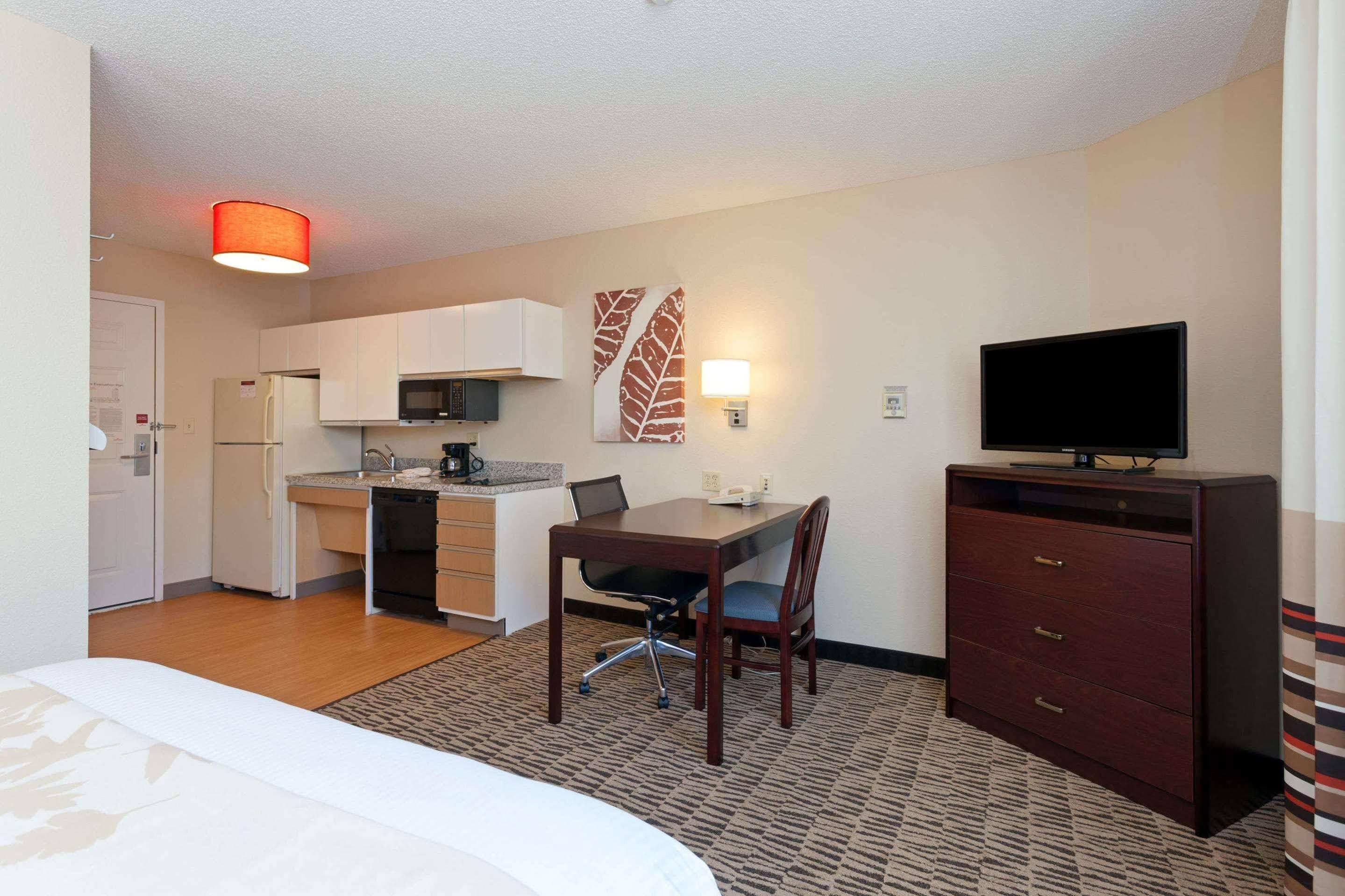 Mainstay Suites Detroit Farmington Hills Zewnętrze zdjęcie