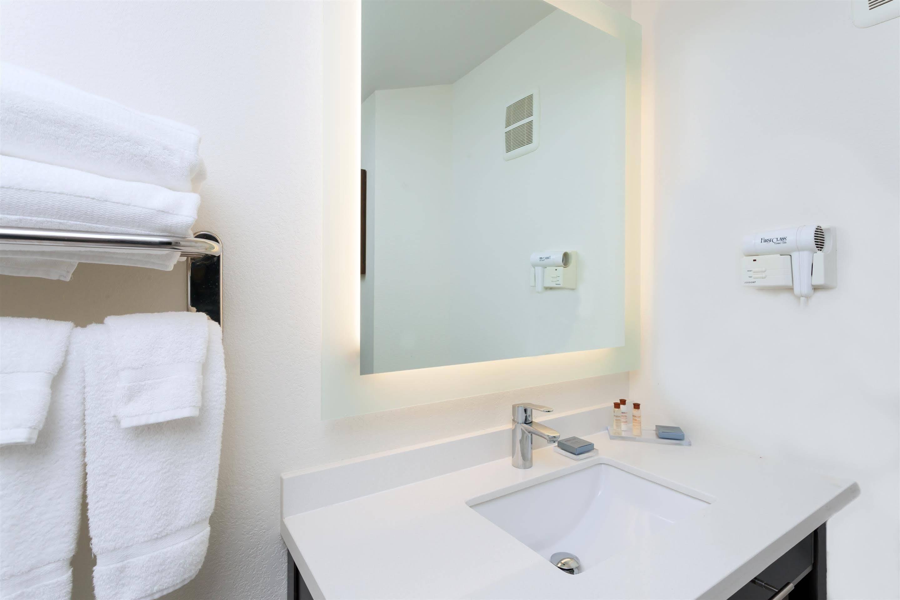 Mainstay Suites Detroit Farmington Hills Zewnętrze zdjęcie