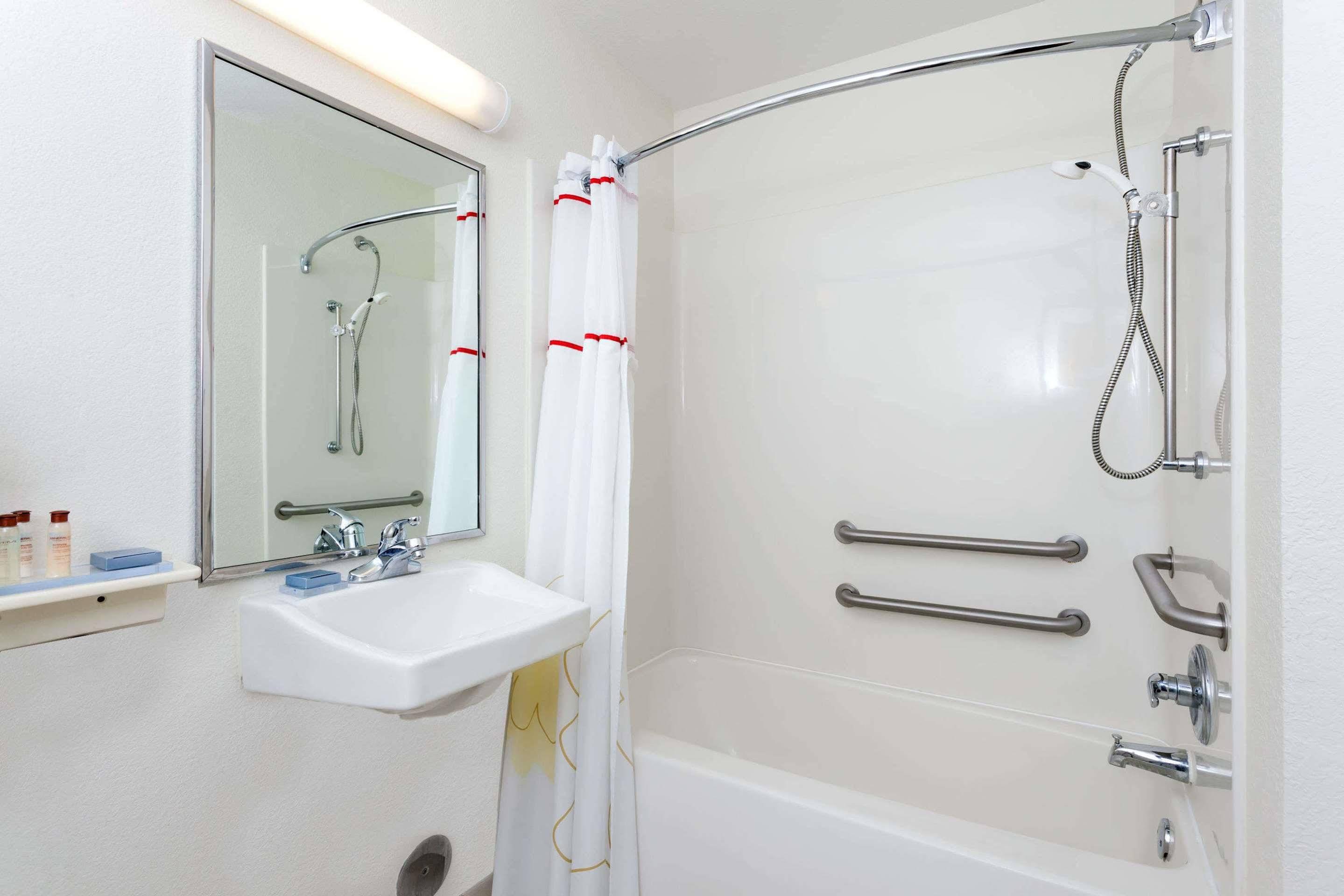 Mainstay Suites Detroit Farmington Hills Zewnętrze zdjęcie